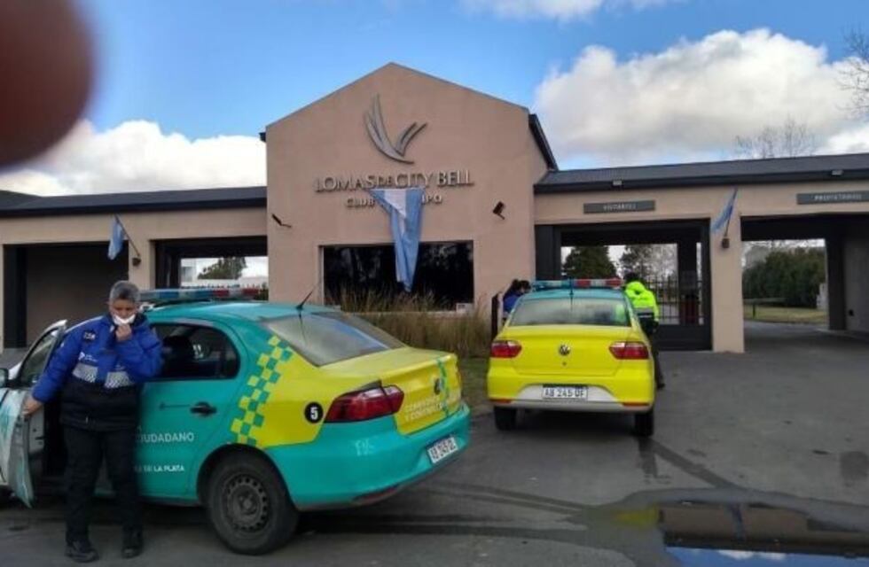 City Bell: festejaron un cumpleaños bailando en la vereda, se filmaron y podrían ser sancionados