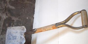 El sujeto estaba huyendo con una pala, cuando fue capturado por la Policía\u002E