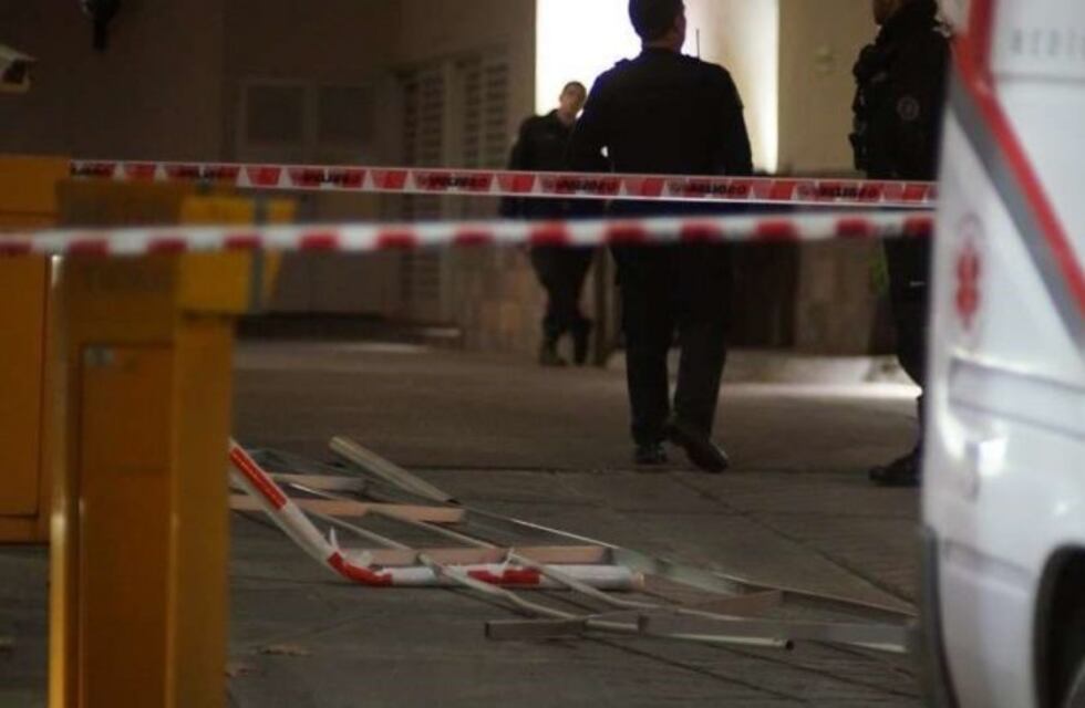 Un custodio de Lázaro Báez cayó desde el segundo piso de la clínica donde esta internado el empresario