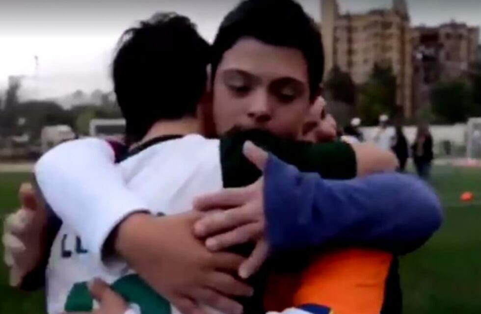 Messi le regaló una remera autografiada a un joven cordobés con Síndrome de Down