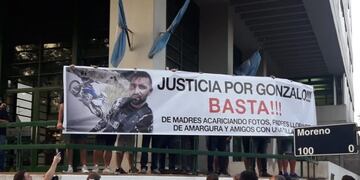 Multitudinaria marcha en Rafaela (Guillermo Acastello)