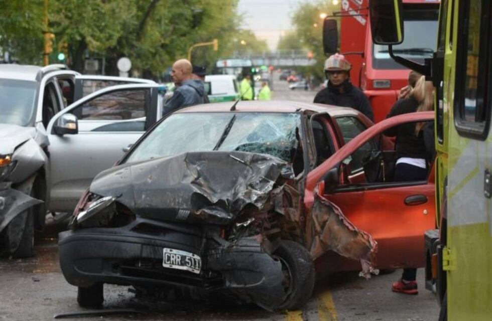 Un conductor se desvaneció y generó un triple choque en la San Martín Sur