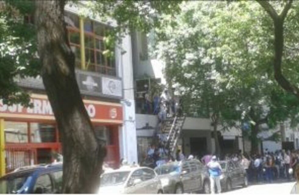 Pánico en el centro por una fuga de gas en Córdoba al 1600