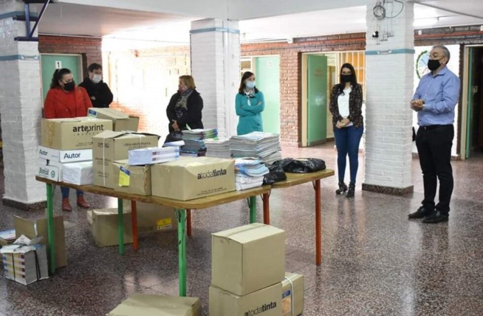 Los establecimientos educativos de Frontera recibieron materiales de trabajo