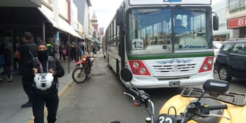 Un joven intentó suicidarse en la vía pública