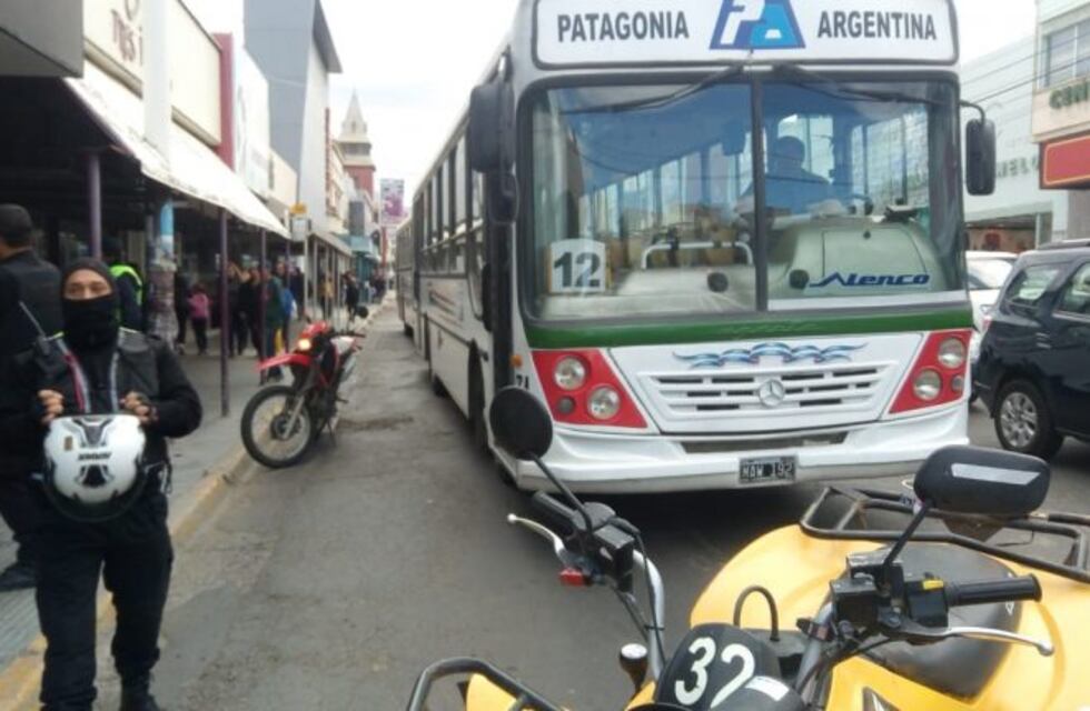 Un joven intentó suicidarse en la vía pública