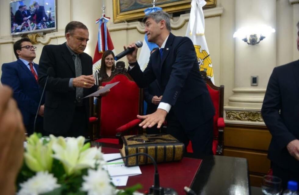 Passerini, al jurar en el Concejo: "Para vos, querido José Manuel"