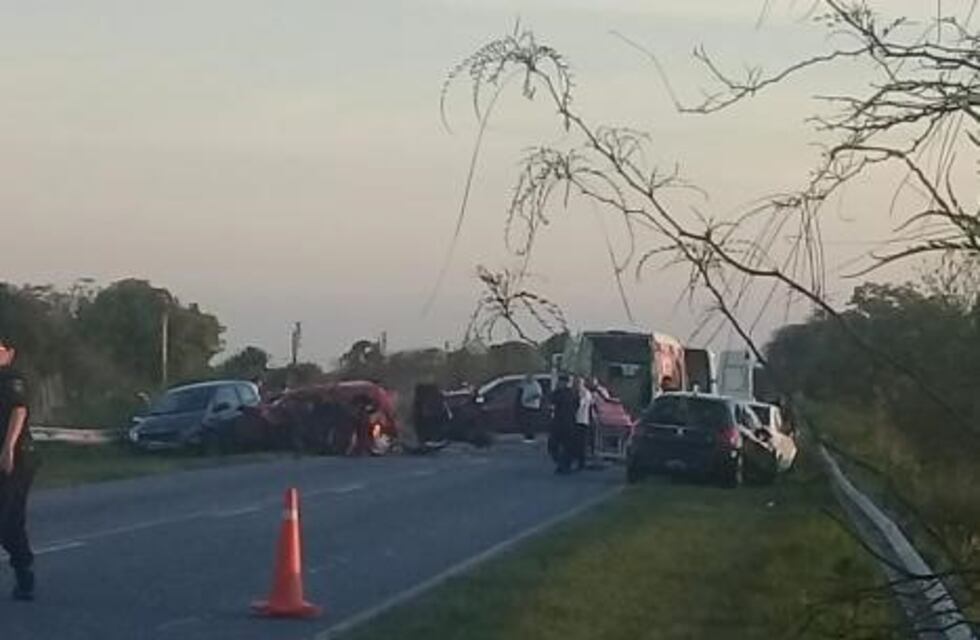 Un choque entre dos autos y una camioneta dejó tres muertos en Laguna Paiva