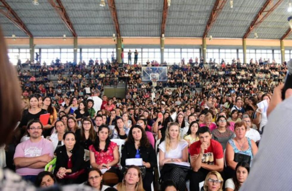 Titularizaron 1.186 cargos docentes y 1.077 horas cátedra en Santa Fe