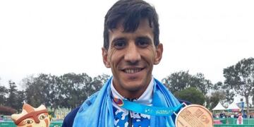 El formoseño posa con la Medalla de Bronce en los Juegos Panamericanos de Lima, Perú\u002E