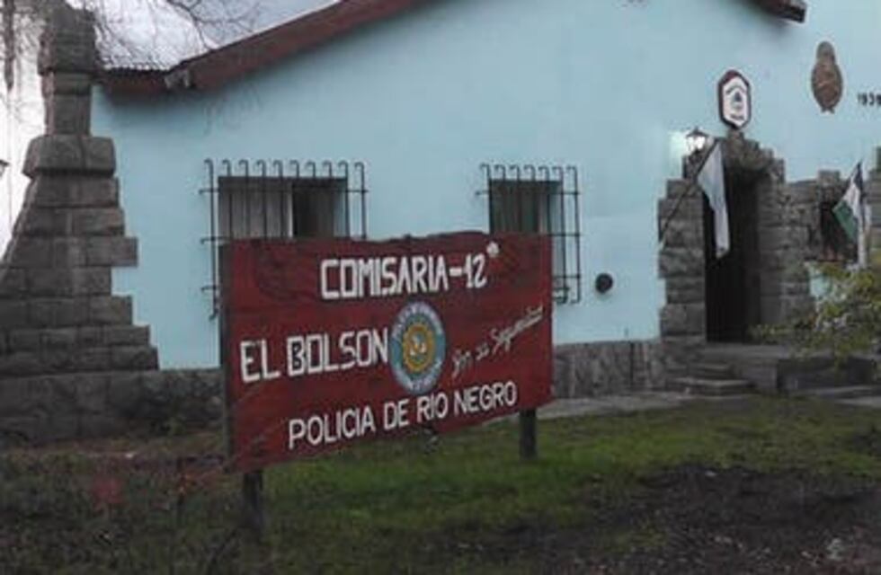 Un efectivo policial de El Hoyo fue acusado por abuso sexual y abuso de armas