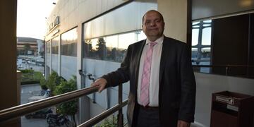 Di Stefano dejó un mensaje a los productores agropecuarios presentes: “Hay que pensar y aprovechar los mercados a futuro\u002E La soja con venta al mes de noviembre vale U$S249,7 y el dólar a noviembre vale $55,45\u002E Esto implica que podés vender la soja en los mercados de futuro a un precio de $13\u002E840 cuando hoy vale $ 9\u002E700, con una diferencia del 42,7% en apenas 8 meses\u002E Eso es mucho más elevado que una tasa de plazo fijo, que a un año te paga el 38% anual”, concluyó\u002E