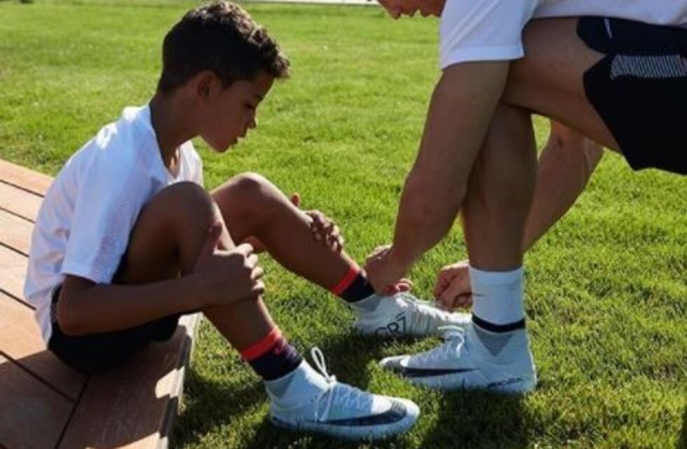 Salió al padre: el golazo del hijo de Cristiano Ronaldo