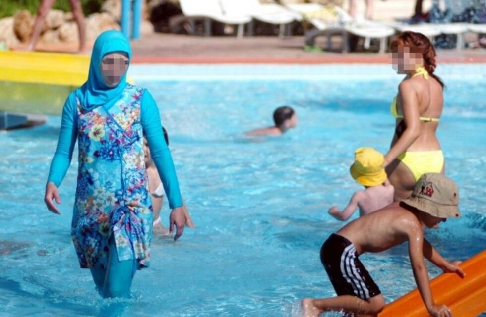 A la mujer musulmana la acusaron de no cumplir con la regla de vestimenta en el complejo Termas de Cacheuta