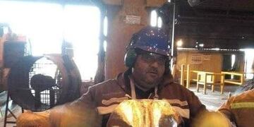 Operario de Sidernet encadenado