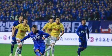 Carlos Tevez anotu00f3 su primer gol en China.