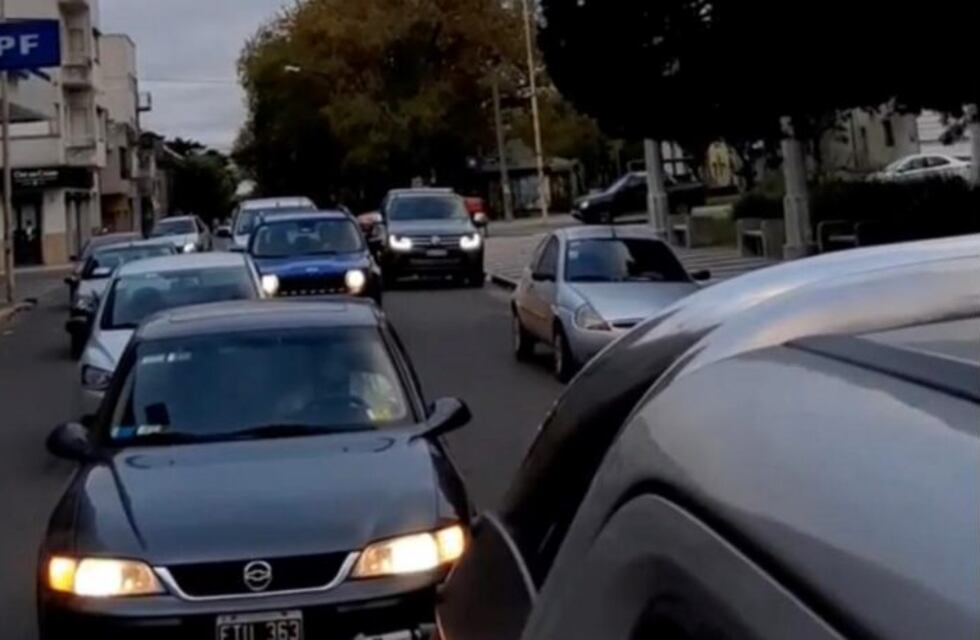 Marcha por reclamos médicos y contra la cuarentena en Azul