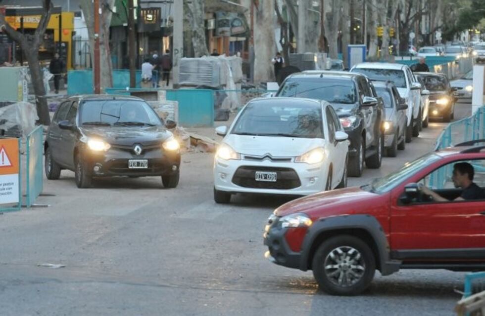 Circular por el Barrio Cívico es cada vez más difícil