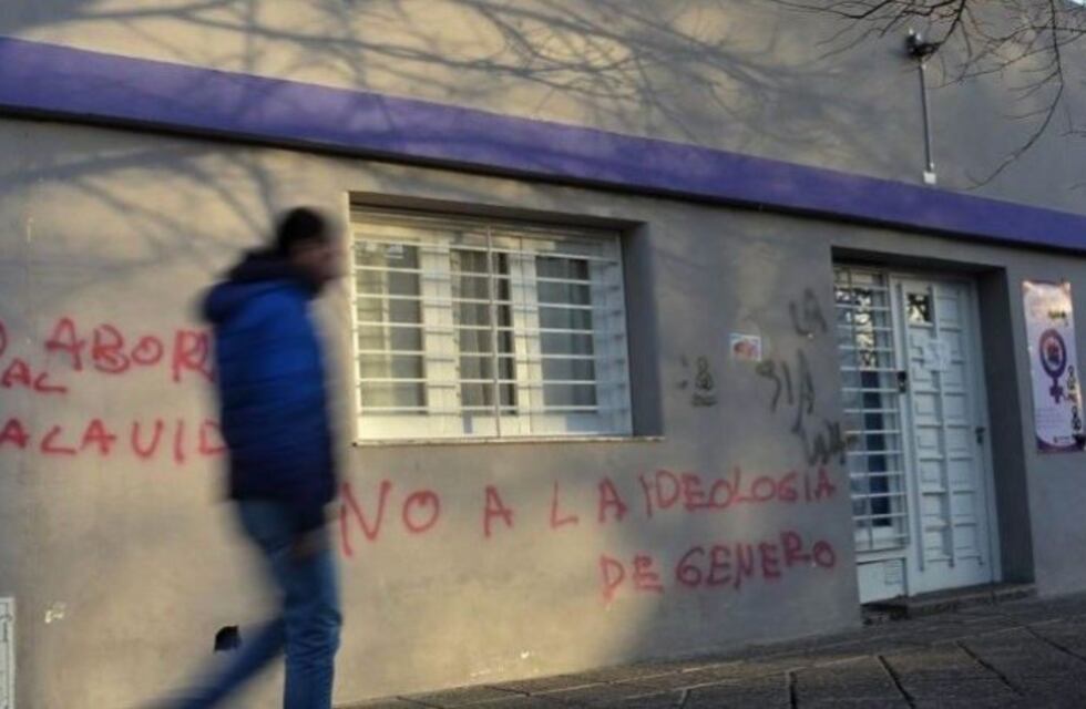 San Rafael: pintadas contra el aborto en la oficina de Mujer y Género