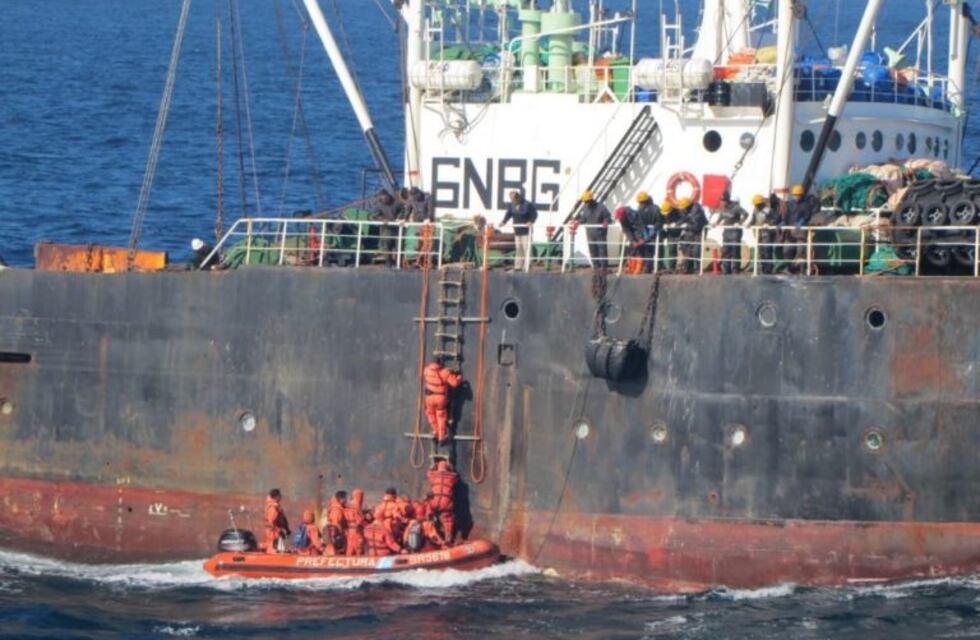 Arriba a Comodoro Rivadavia el buque pesquero capturado por pesca ilegal