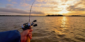 Veda en el Paraná, los guías se quejaron ante el intendente de Paso de la Patria\u002E