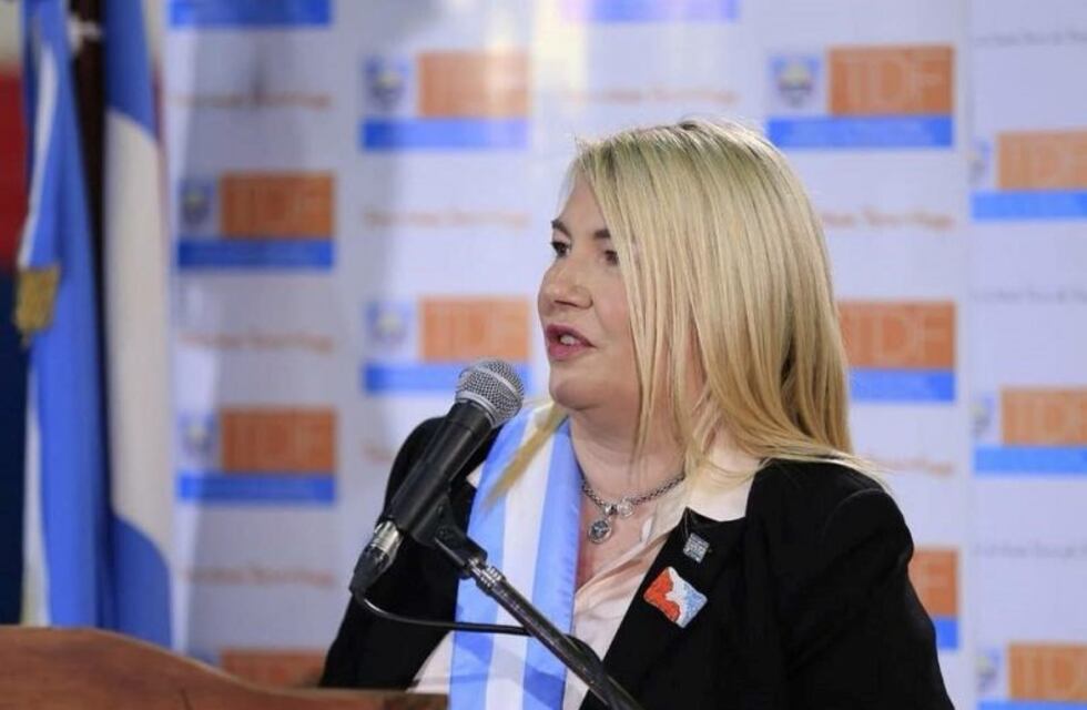 La gobernadora promulgó la modificación al régimen laboral