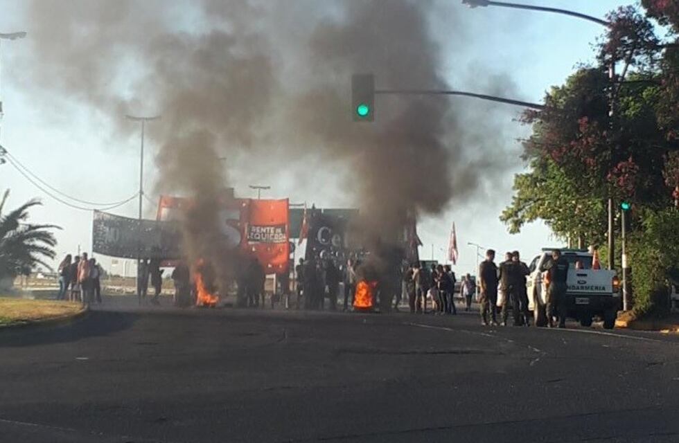 Corte contra los despidos en el inicio de la autopista Rosario-Buenos Aires