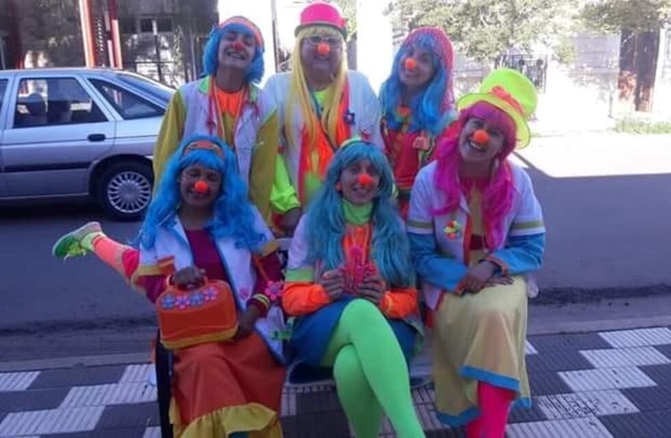 Los payamédicos salieron por la ciudad a festejar su día