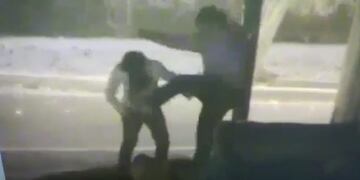 Patada del hombre a la mujer en Mendoza