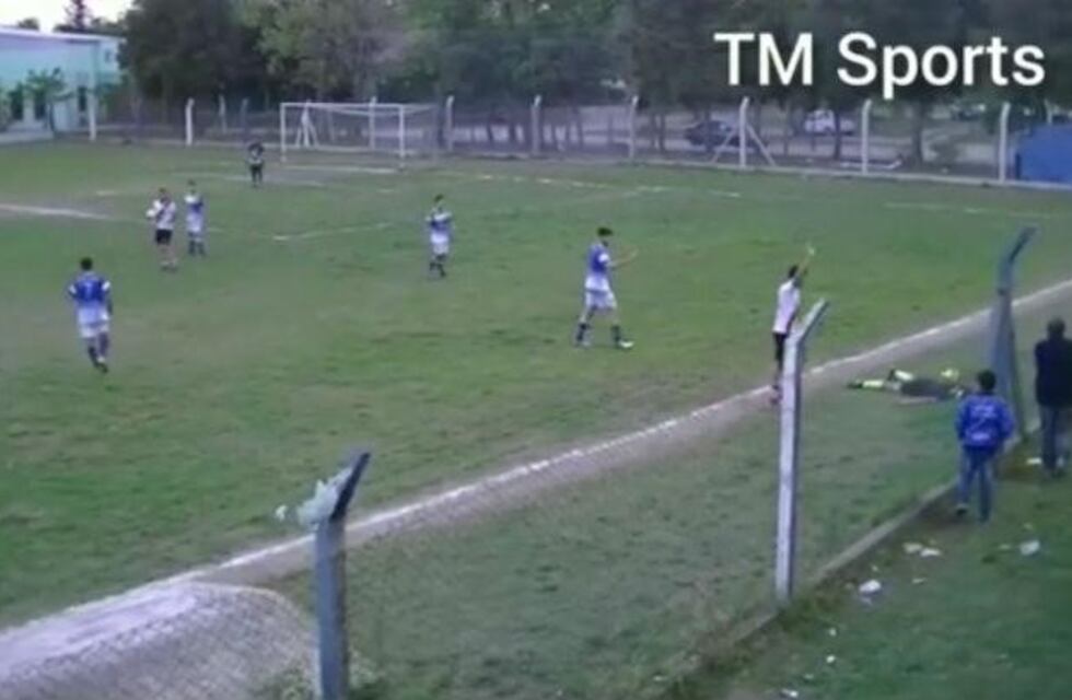 Por un pelotazo a un juez de línea suspendieron un partido en la Liga de Río Segundo