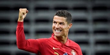 Soccer Football - UEFA Nations League - League A - Group 3 - Sweden v Portugal - Friends Arena, Stockholm, Sweden September 8, 2020 Portugal's Cristiano Ronaldo celebrates after scoring\u002E TT News Agency/ Janerik Henriksson via REUTERS ATTENTION EDITORS - THIS IMAGE WAS PROVIDED BY A THIRD PARTY\u002E SWEDEN OUT\u002E NO COMMERCIAL OR EDITORIAL SALES IN SWEDEN\u002E TPX IMAGES OF THE DAY