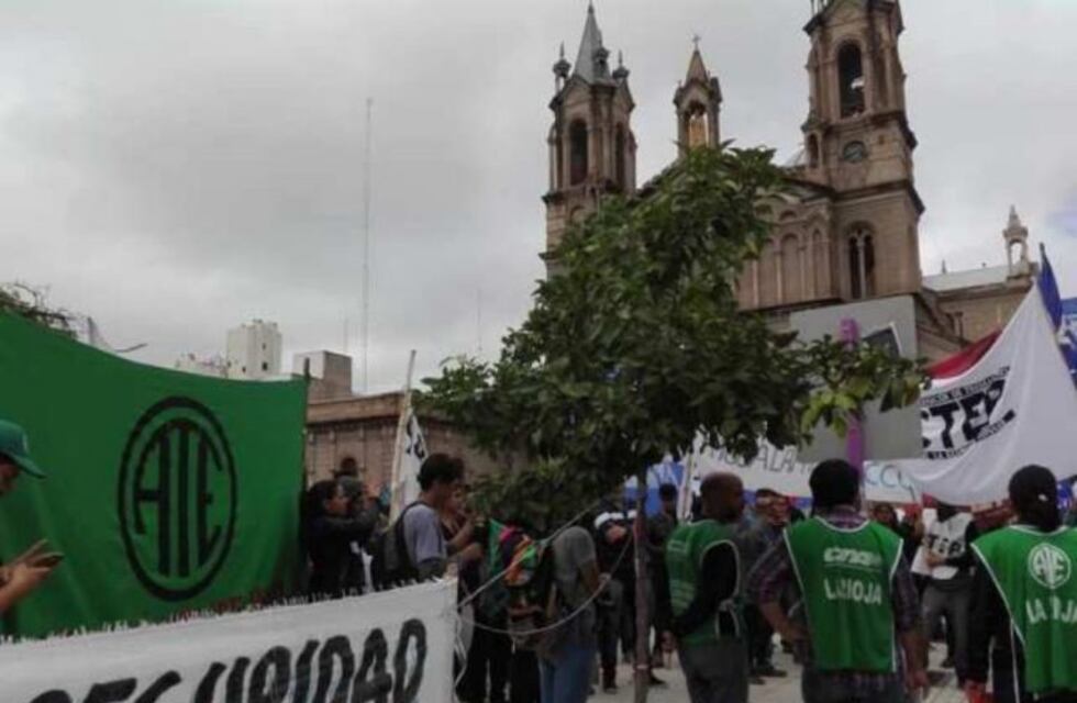 Tutorías retoman pedido de pase a planta y piden audiencia al Gobernador