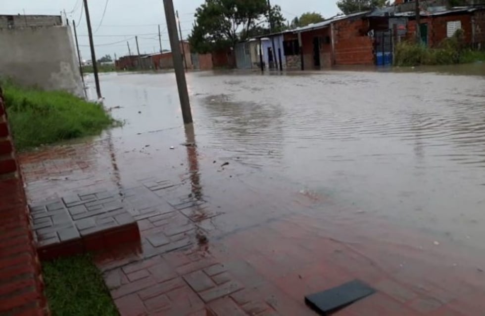 Temporal de lluvia y viento dejaron varios barrios bajo agua
