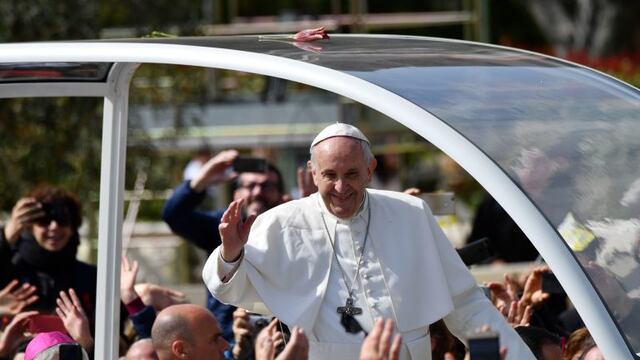 Francisco visitó a Benedicto XVI para saludarlo por Pascua\u002E