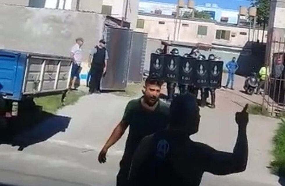 Vecinos denunciaron represión durante un operativo por cocheras ilegales