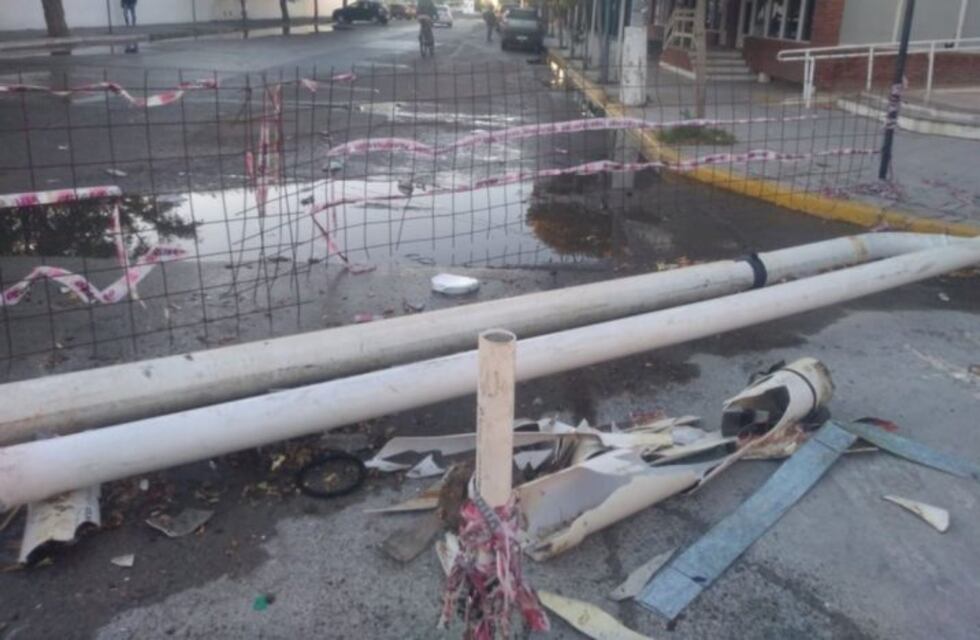 Un auto embistió un "bypass" cloacal