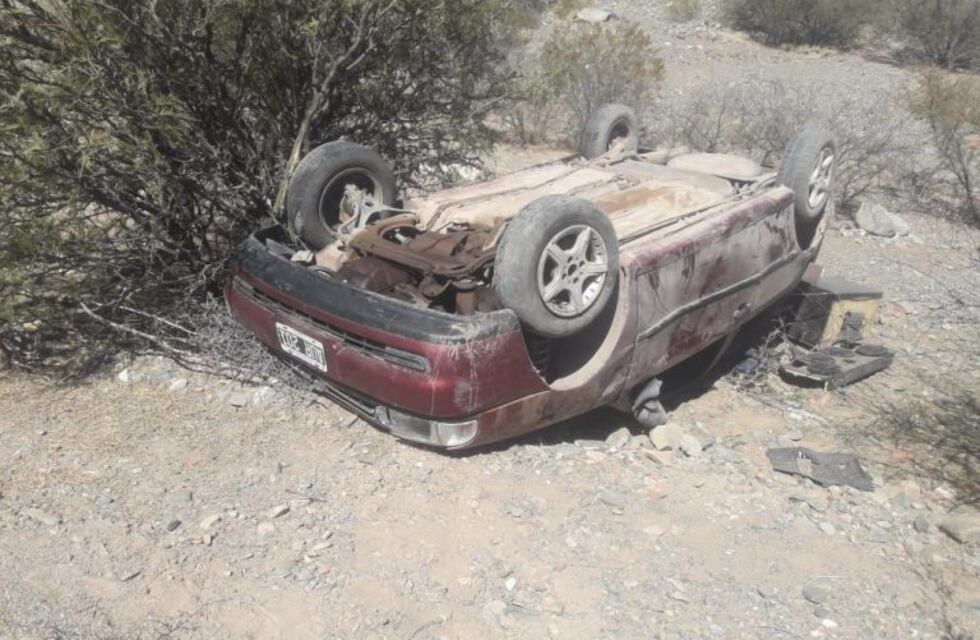 Perdió el control y volcó sobre ruta 40