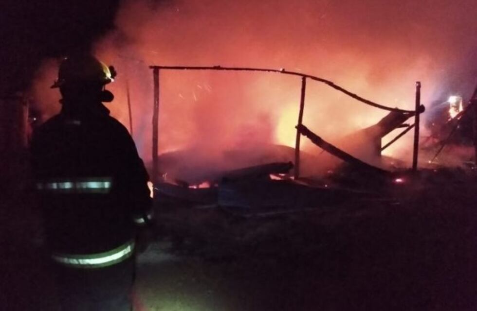 Investigan si fue intencional un incendio en una vivienda del barrio El Progreso