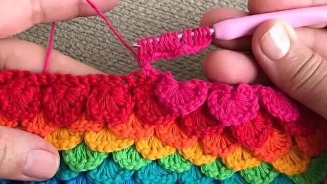 Un grupo de cordobesas tejieron un auto en tamaño real.