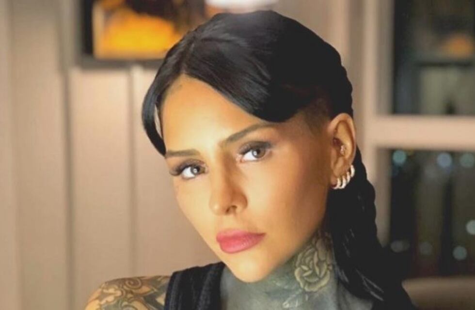 Cande Tinelli explotó las redes con una foto frente al espejo en lencería de encaje