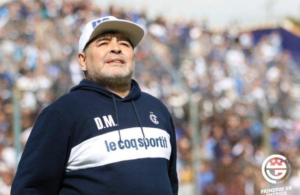 Diego Maradona: "La gente de Gimnasia me mima, los quiero abrazar uno por uno"