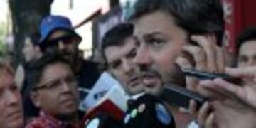 proyecto de restitucion historica miles de hinchas de san lorenzo reclaman el regreso al barrio de boedo piden la devolucion de los terrenos del viejo gasometro donde hoy esta el supermercado carrefour rnDYN22, BUENOS AIRES 20/12/2015, EL PRESIDENTE DE SAN LORENZO, MATIAS LAMMENS DIALOGA CON LOS MEDIOS EN LA SEDE DEL CLUC, EN BOEDO. FOTO:DYN/PABLO MOLINA.