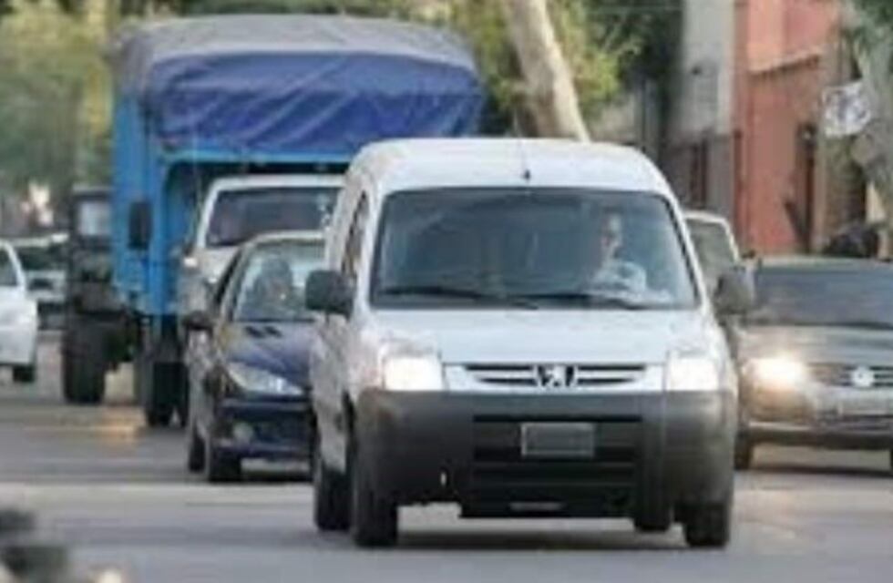 Río Gallegos: se aplicará multa de  $2912 a conductores que no utilicen luces bajas