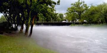 Un vídeo refleja la contaminación de un tramo del río Suquía que cruza La Calera