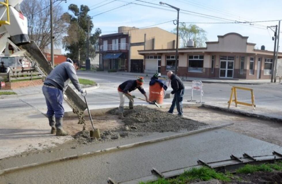 Avanza la reparación de pavimento en calles 67 y 40 y 38 y 63