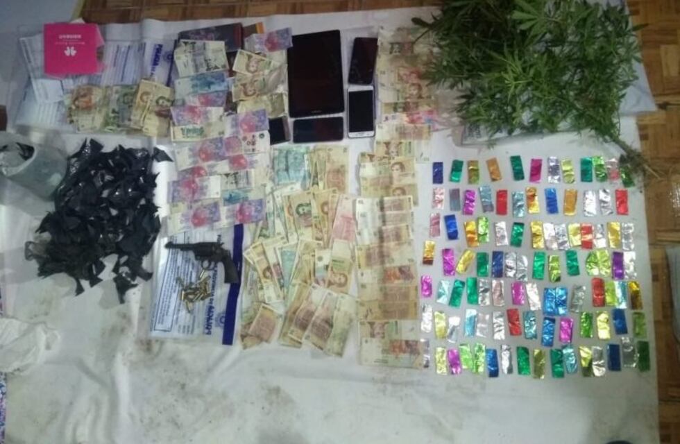 Detenidos, drogas y un arma en múltiples allanamientos