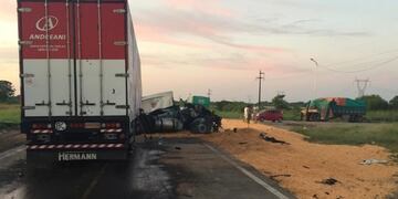 Chocaron dos camiones en la ruta 11: los vehículos resultaron destrozados\u002E (Web)\u002E