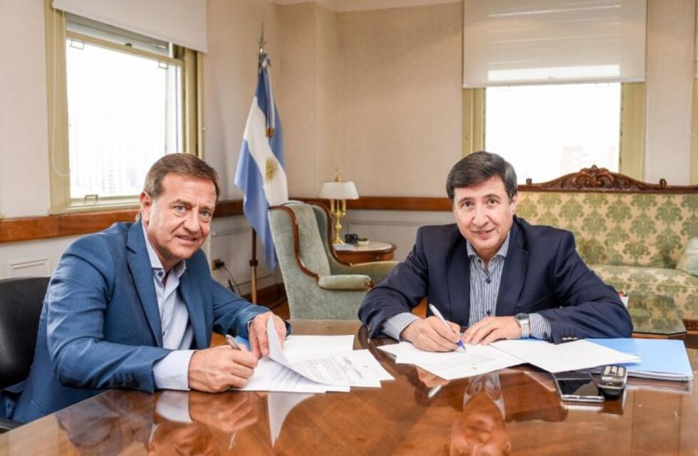 Rodolfo Suarez viajó a Buenos Aires para reunirse con Daniel Arroyo