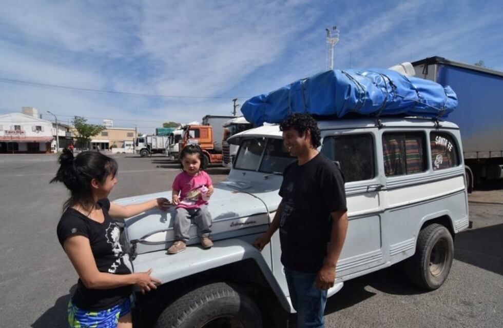 La familia que recorre el país en una estanciera llegó a San Luis