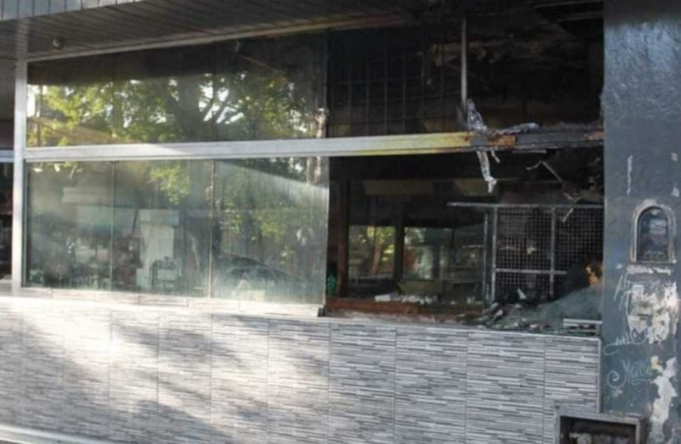 El fuego devoró el restaurante "Caro Pepe" en Ciudad